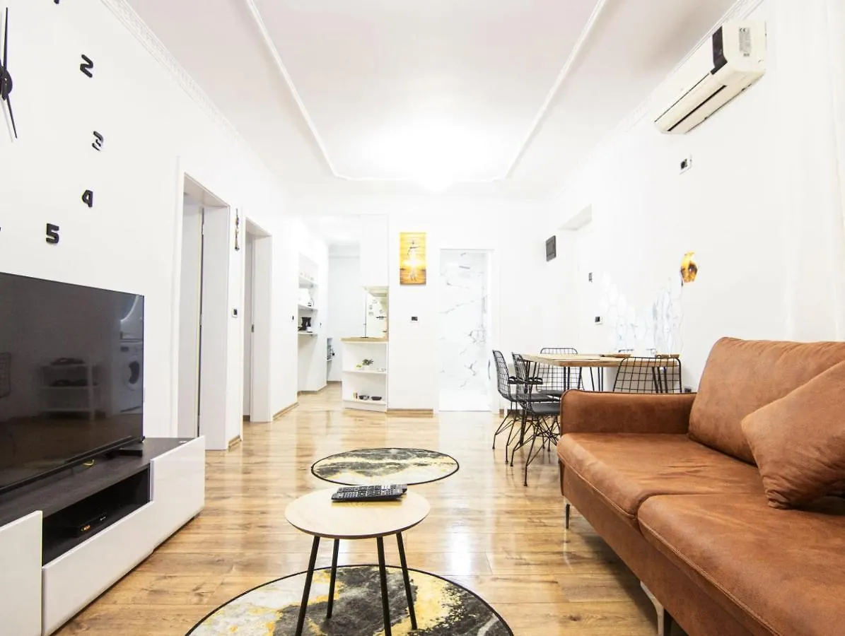 Dea'S Home Tirana Center شقة